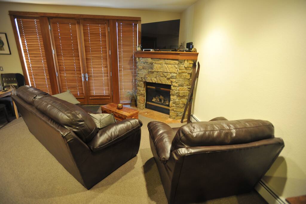 Living Room with BRAND NEW furniture and Tempurpedic style pullout sleeper sofa!