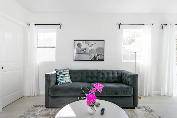 Toluca Suite By Universal Studios, Hollywood Bowl - Burbank, CA