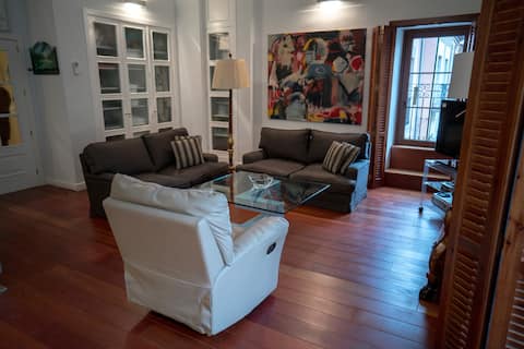 Anuncio de Airbnb popular: Jaguar (garage and Wi-Fi) en Ávila