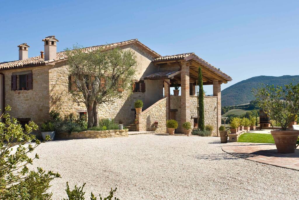 View of the main building at La Corte del Gusto