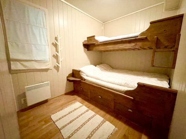 Spálňa 2 s manželskou posteľou 150*200 a samostatným lôžkom 90*200