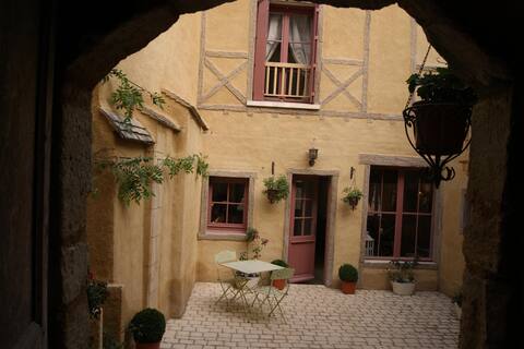 Elisabeth House, "at 9 Rue de la Paix"