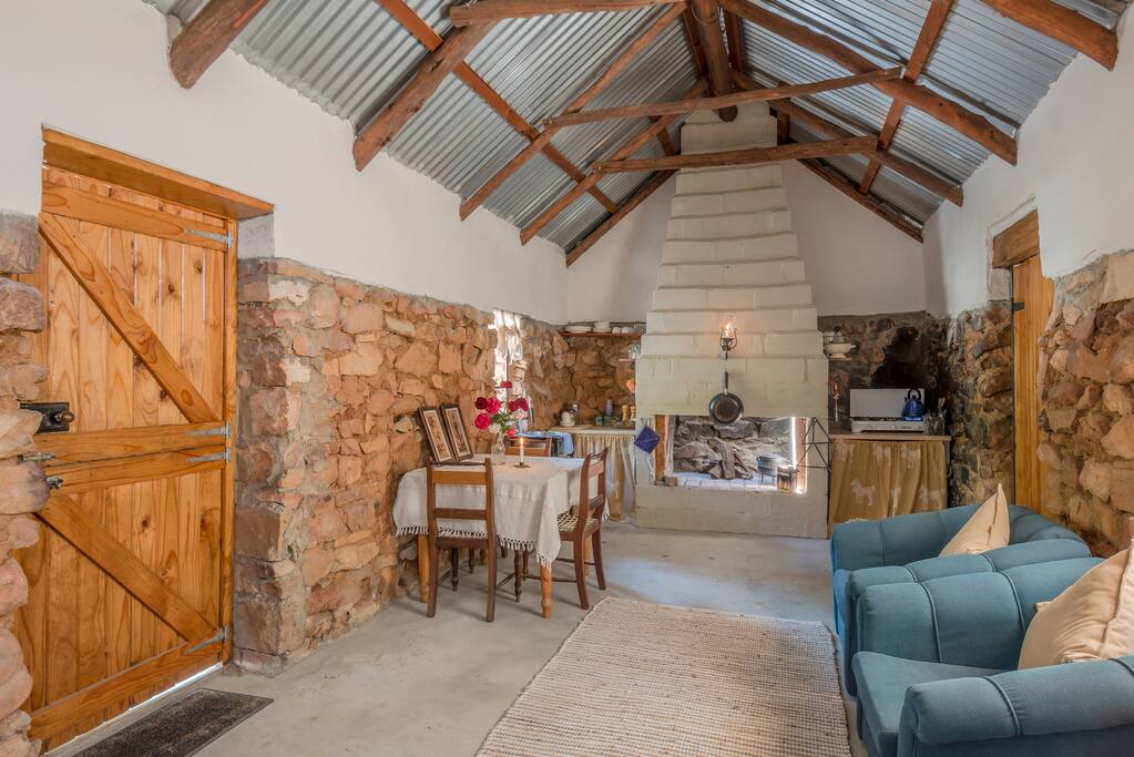 Open plan lounge, kitchen and dining area