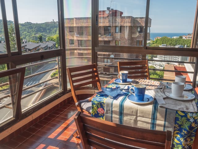Palacio con vistas a la Bahía A/C, WIFI, Parking