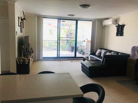Clean & tidy private room in the heart of the city