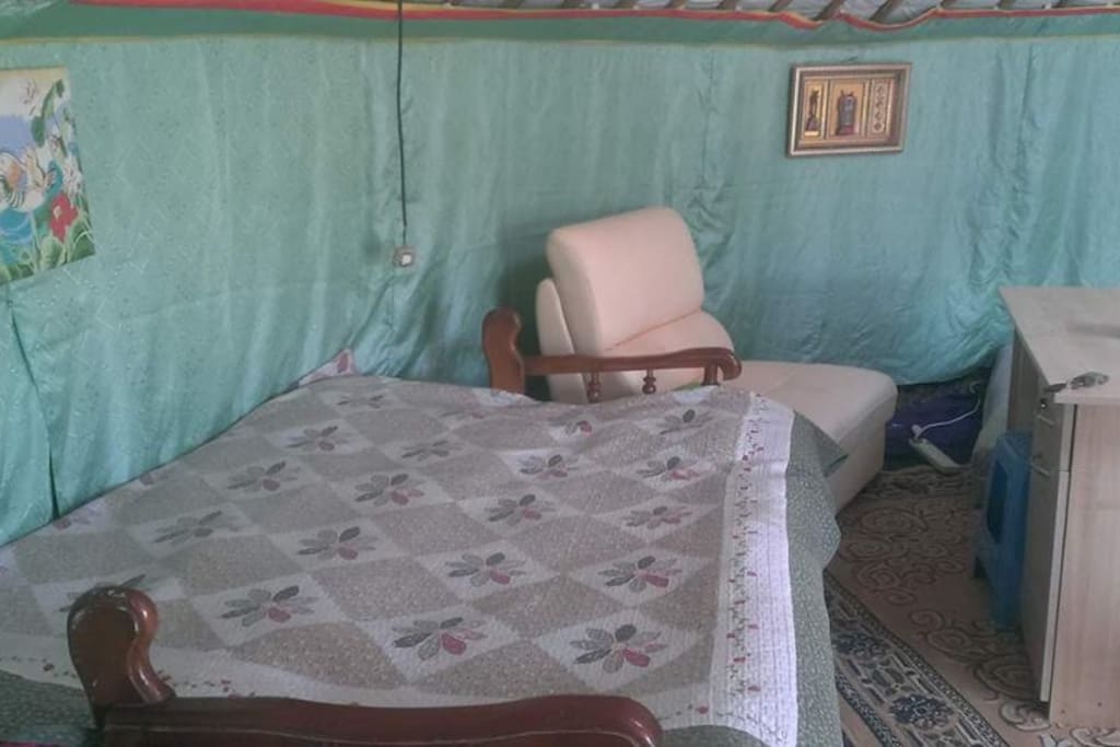 There are plenty of beds, even possible for 4 people.