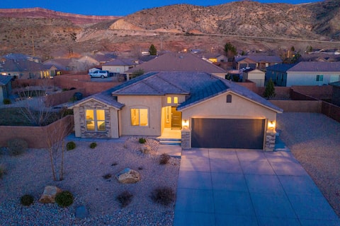 Beautiful Home 20 miles from Zion!
