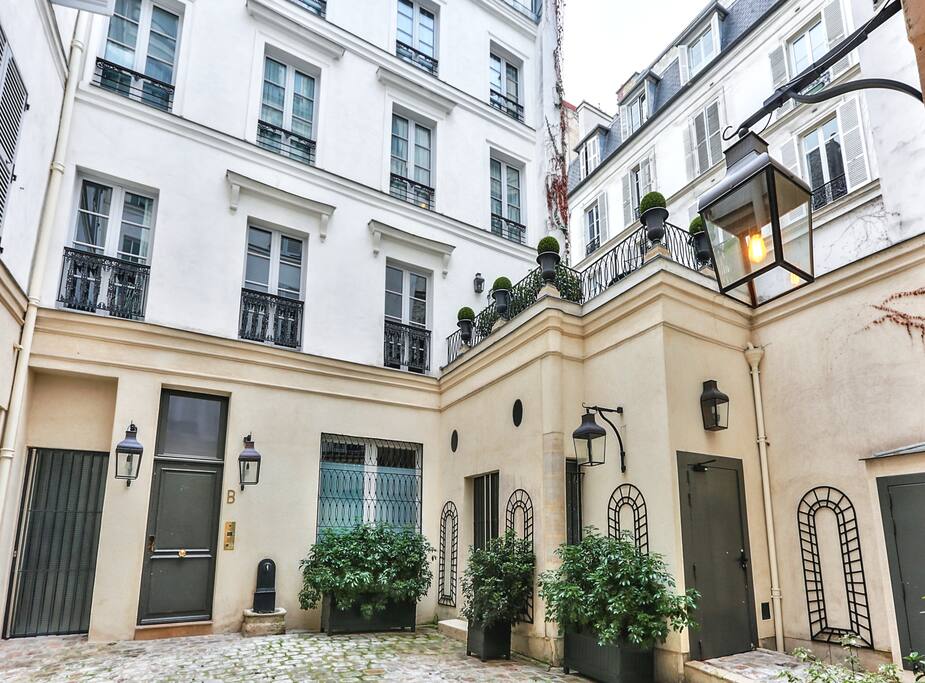 Beautiful "XVII century hotel particulier" ....
