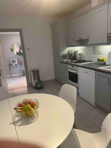 Luxurious and Spacious 3 Bedroom Apt. gallery image 5