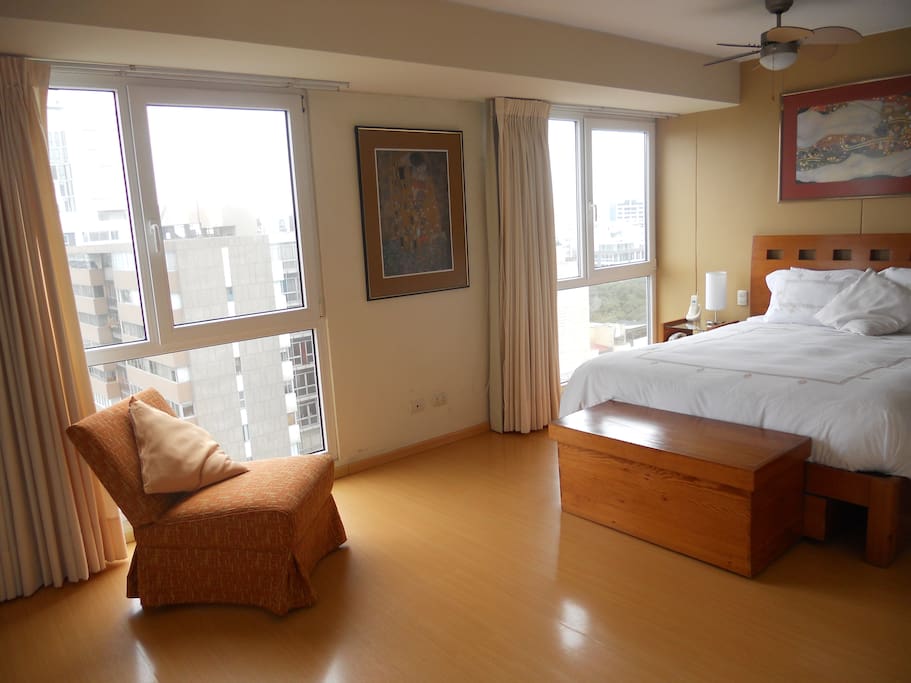 Comfortable large bedroom, full of light and with isolated noise-proof windows