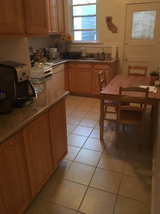 Complete kitchen!