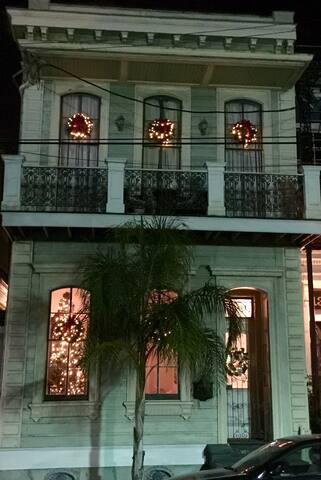 Legal Rental : Elegant Lower Garden District Home gallery image 3