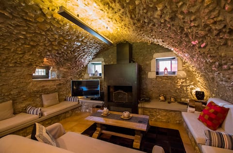 Magoula’s Luxury Mansion