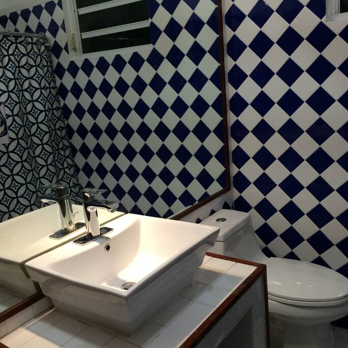 Guest 1/2 Bathroom