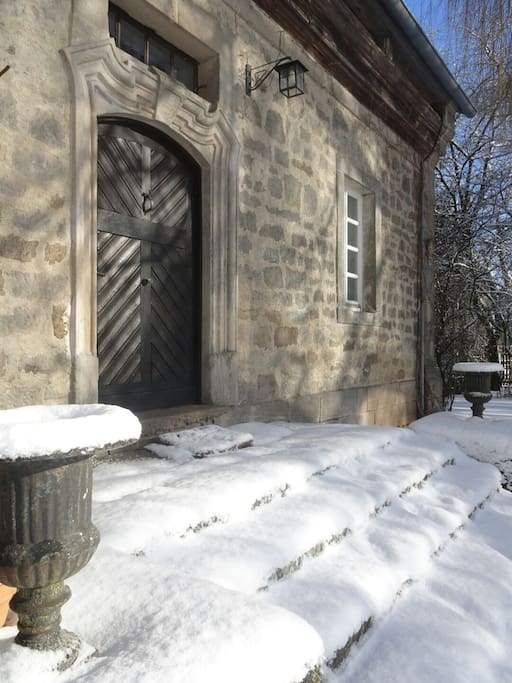 Hauseingang im Winter
