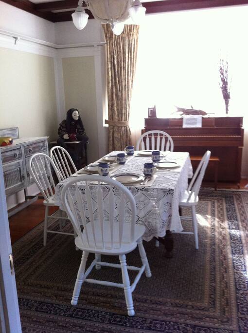 Dining table seats 6