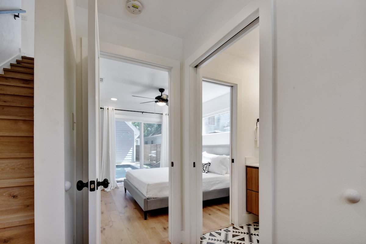 Bright + Chic Back House | Walk Downtown