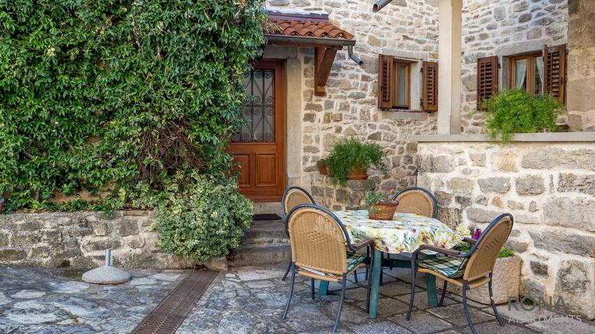 Rona stone house apartment Janja nr. 3