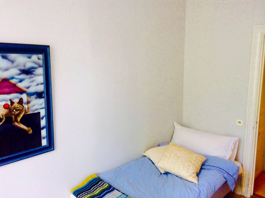 Guest room.