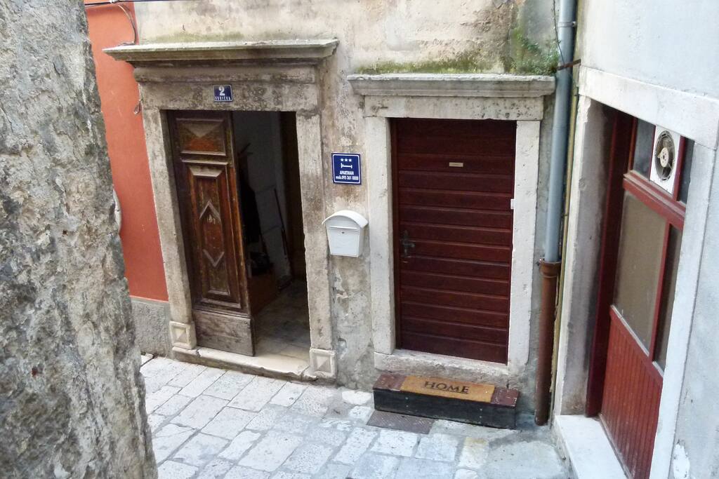 Private door entrance to yard and apartment.
