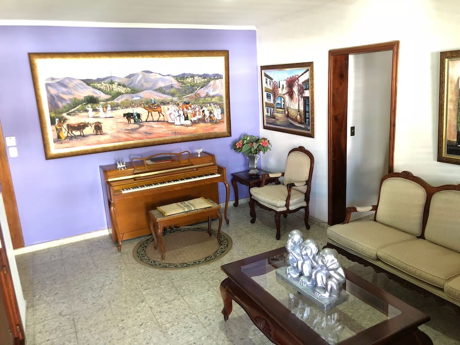 Common area. Piano and lobby