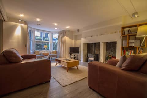Popular Airbnb listing: Private Entrance, City Centre, Apartment. in Tollcross