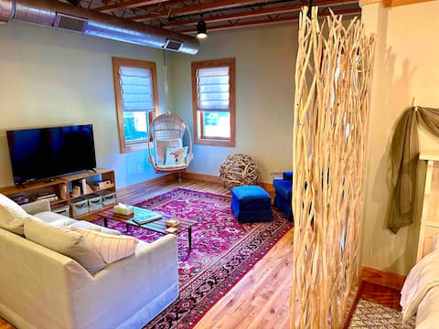 Top Airbnb: Cloud Nine - Downtown Loft in Black Mountain
