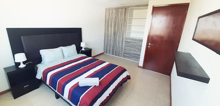 La primera recámara es muy amplia y cuenta con closet.