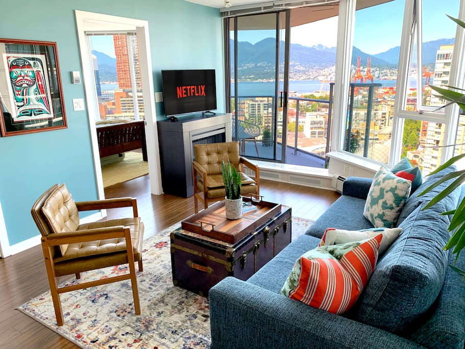 Sky High 3BR/2BTH - Spectacular Views & Parking!