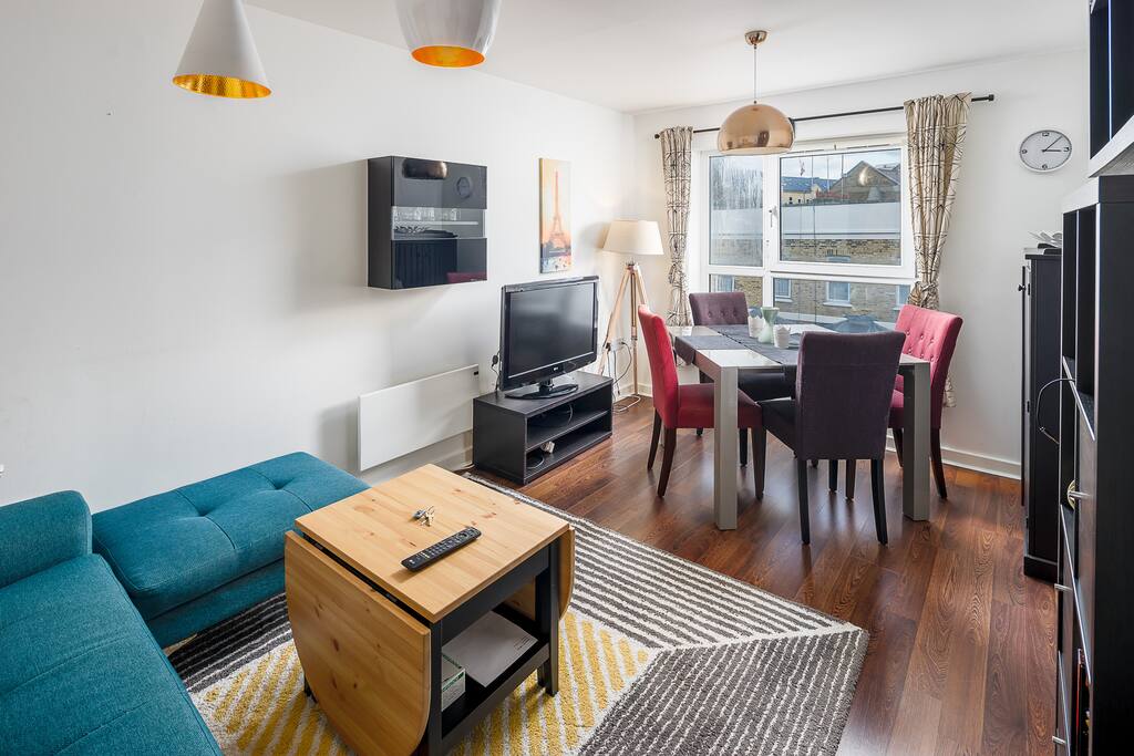 Spacious bright livign area