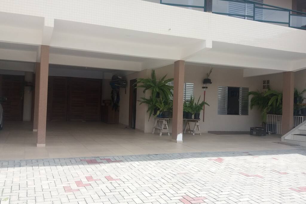 Esatacionamento fechado com controle remoto