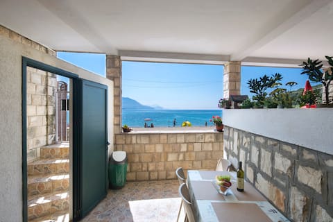 Holidays on the beach with the sea at your feet!