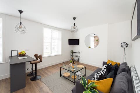 Popular Airbnb listing: Large Central Apartment Quiet Area Free Parking in Killinghall