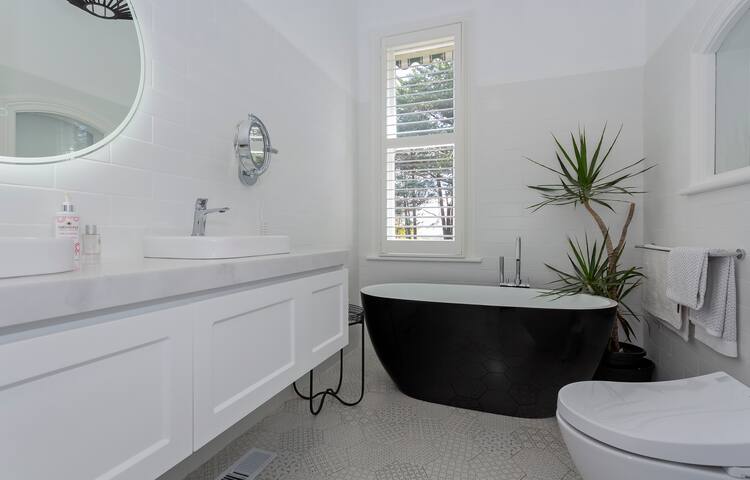 Healesville Country Villa with modern renovation gallery image 4