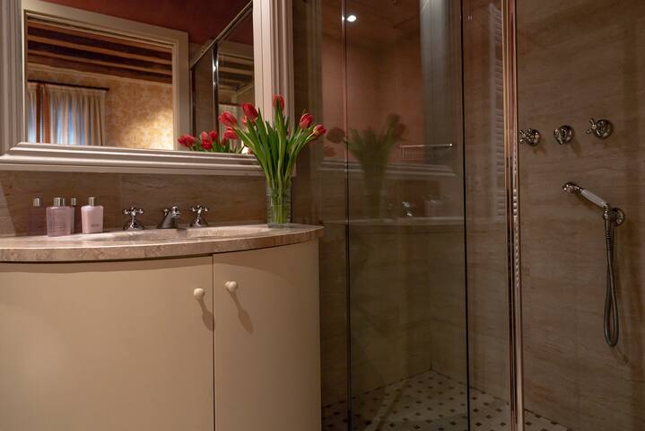 Ca’ Belle Arti Apartment gallery image 4