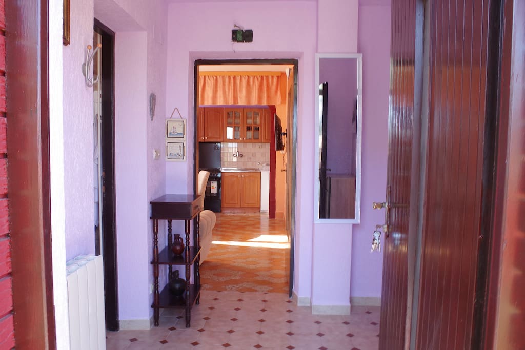 entrance - ground floor apartment