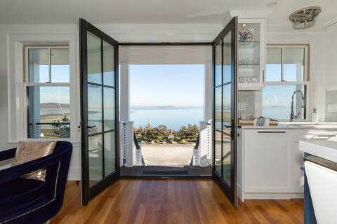Luxury Bayside Jewel*Special  10% off  Bk NOW*
