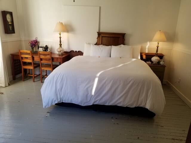 Bohemian Waxwing room