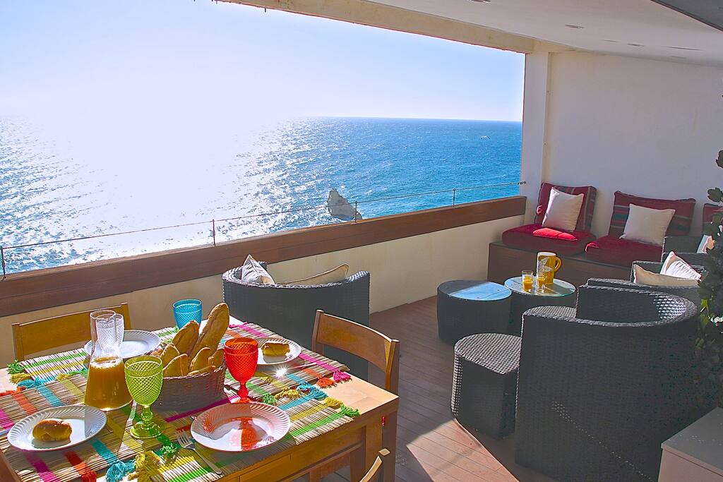 Balcony with a dinning table