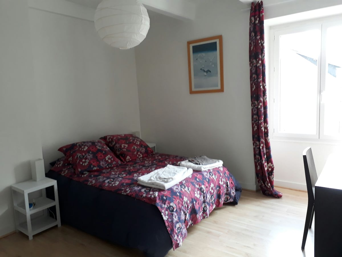 ოთახი ორადგილიანი საწოლით 