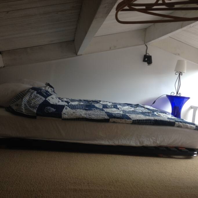 La mezzanine avec vrai lit pour 2
Velux au dessus