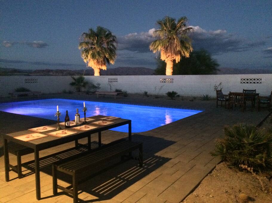 Dining around the pool