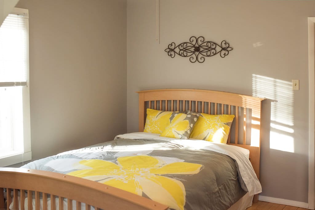 Second bedroom:
Queen size bed, big dresser, reclining chair, clothes hanging space.