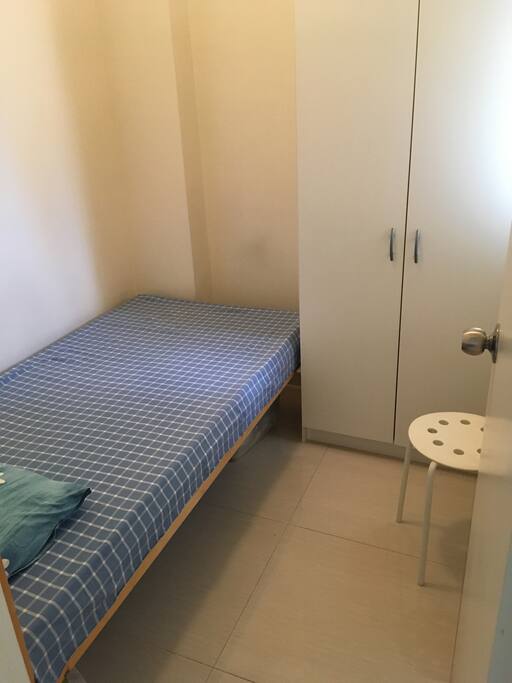 Single bedroom with a window