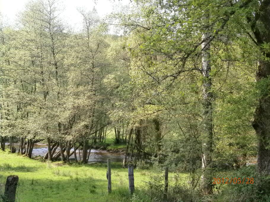 Que le bruit de la rivière