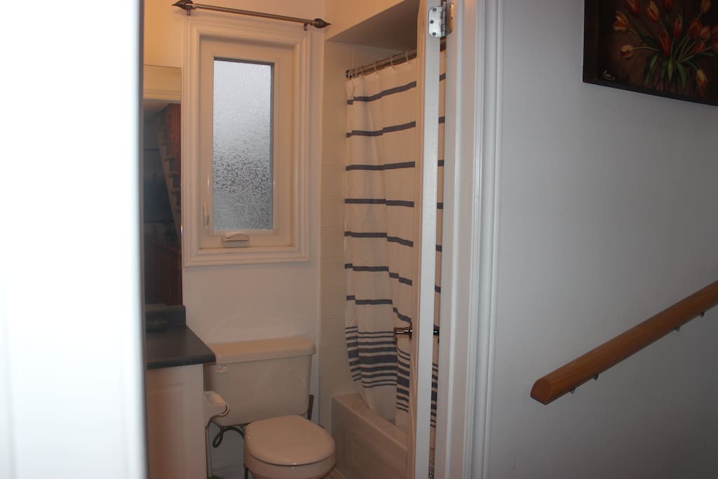 Bathroom/Shower/Tube