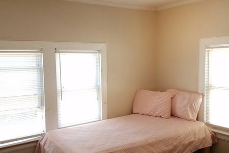 The Orange Room. Close to SU Campus