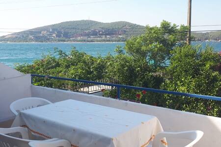 Bodrum Guvercinlik Te Kiralik 2 1 Bahce Kati 85 M2 Dublex Mustakil Ev
