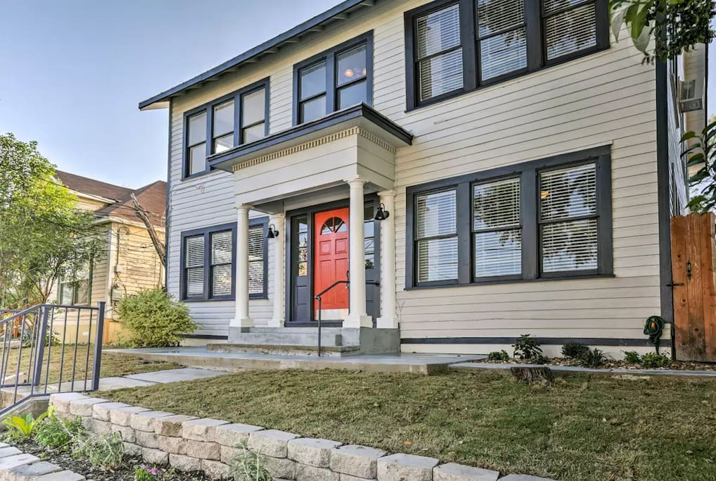 This centrally located home is within walking distance or just a short drive from some of the best restaurants around!