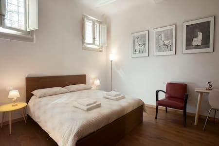 CHARMING PITTI Apartment
